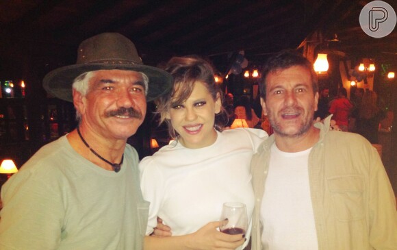 Jackson Antunes, Bárbara Paz e Roberto Birindelli na festa de despedida de 'O Caçador'