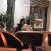 Caio Castro e Maria Casadevall se beijam durante passeio no Leblon, no Rio