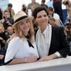 Juliette Binoche e Chloë Grace Moretz divulgam o filme 'Sils of Clouds Maria' durante o Festival de Cannes 2014