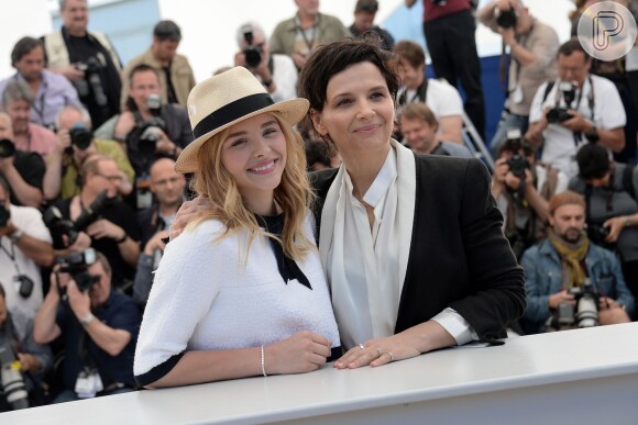 Juliette Binoche e Chloë Grace Moretz divulgam o filme 'Sils of Clouds Maria' durante o Festival de Cannes 2014