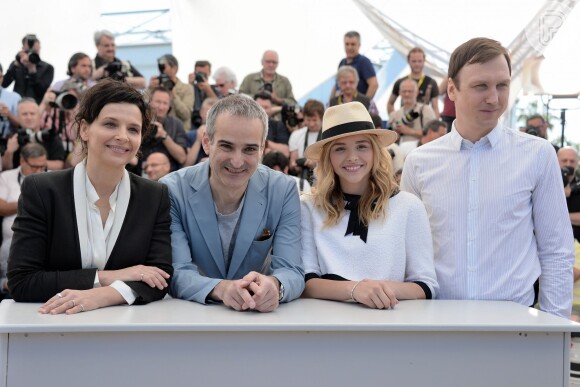 Director Olivier Assayas, Juliette Binoche, Chloe Grace Moretz, Lars Eidinger posam para foto durante divulgação do filme 'Sils of Clouds Maria' durante o Festival de Cannes 2014