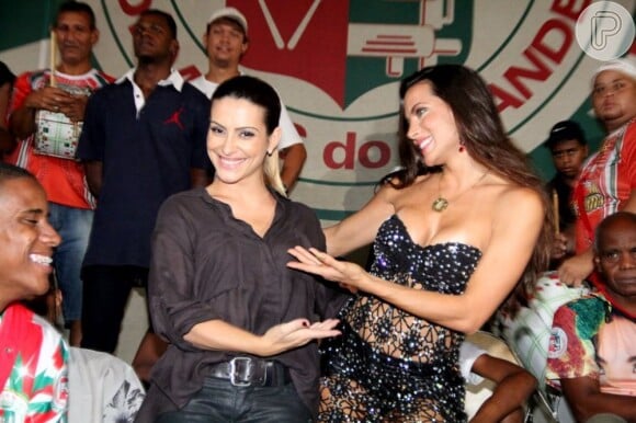 Cleo Pires posa ao lado de Carla Prata, em ensaio da Grande Rio, realizado em 29 de janeiro de 2013