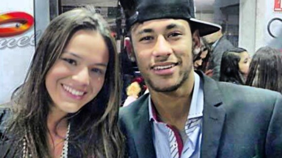 Neymar vai à boate com Bruna Marquezine no Rio antes de se apresentar à Seleção