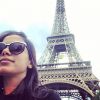 Anitta posa na frente da Torre Eiffel