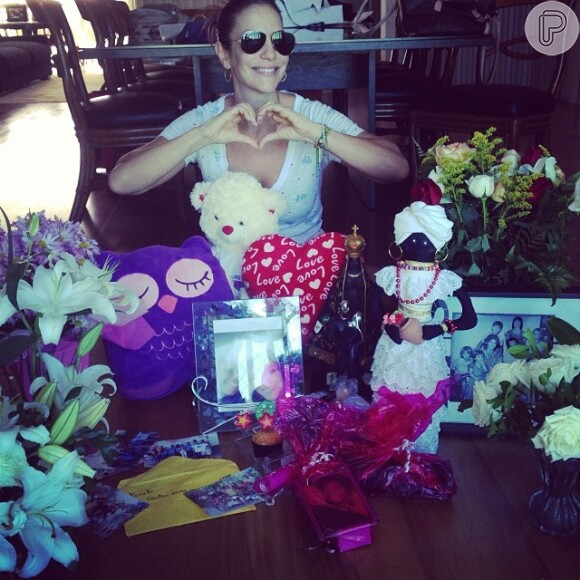 Ivete Sangalo postou uma foto em seu Instagram com os presentes que ganhou