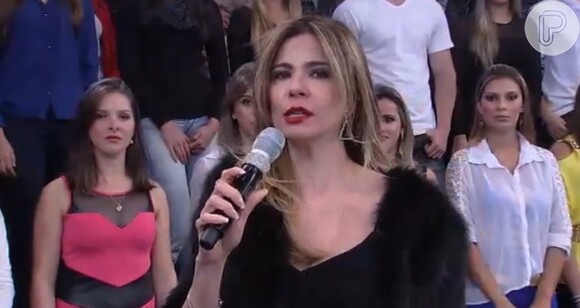 Luciana Gimenez passou mal em seu programa 'SuperPop' durante a exibição ao vivo da atração: 'Gripe brava', justificou a apresentadora, através das redes sociais