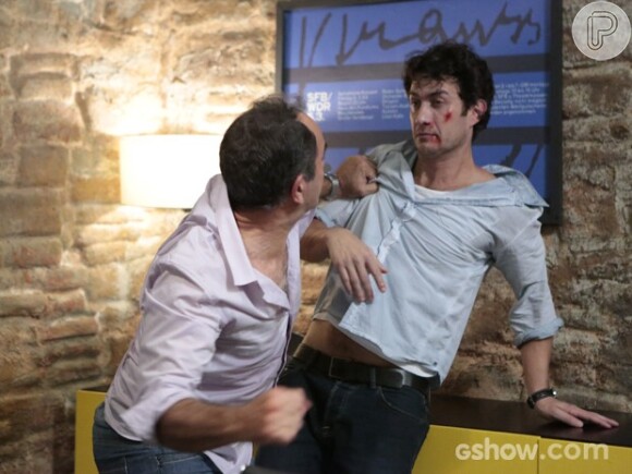 Virgílio (Humberto Martins) bate em Laerte (Gabriel Braga Nunes) no capítulo desta quarta-feira, 28 de maio de 2014, na novela 'Em Família'