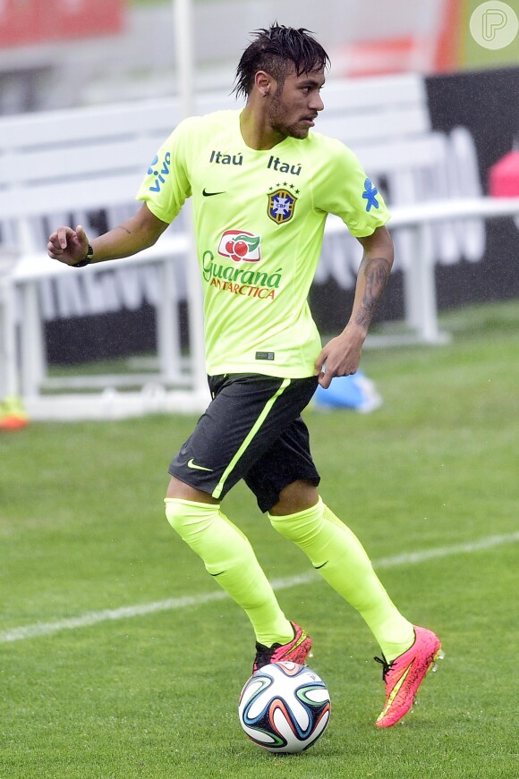 Neymar treina na Granja Comary, em Teresópolis