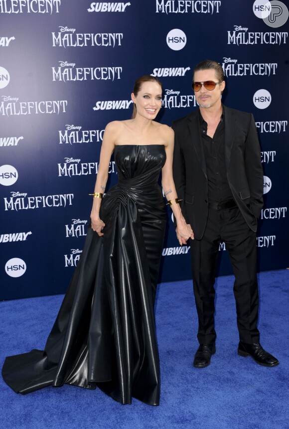 Brad Pitt acompanhava Angelina Jolie na estreia do filme, protagonizado pela mulher  