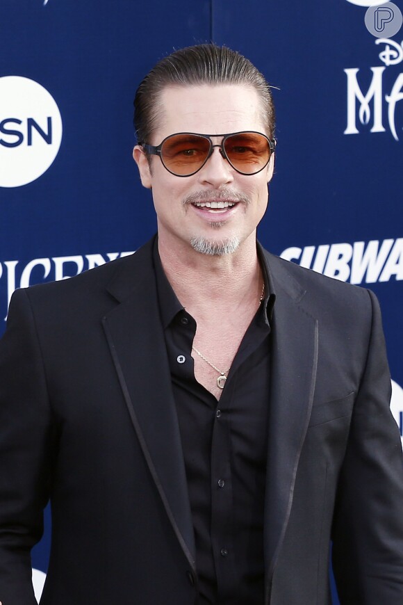 Após o incidente, Brad Pitt voltou sem problemas para dar autógrafos na pré-estreia do filme