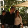 Flávia Alessandra e Otaviano Costa trocaram carícias e andaram abraçados pelos corredores do shopping