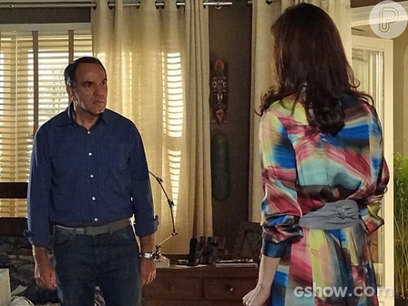 Virgílio (Humberto Martins) decide se separar de Helena (Julia Lemmertz) e sai de casa, em 3 de junho de 2014, na novela 'Em Família'