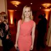 Taylor Schilling exibiu sua boa forma com um vestido laranja em um evento realizado em Hollywood, no ano passado