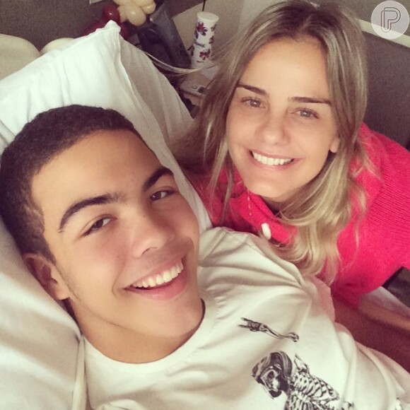 Milene Domingues avisa no Instagram que o filho, Ronald, está se recuperando bem da cirurgia de apendicite (6 de junho de 2014)