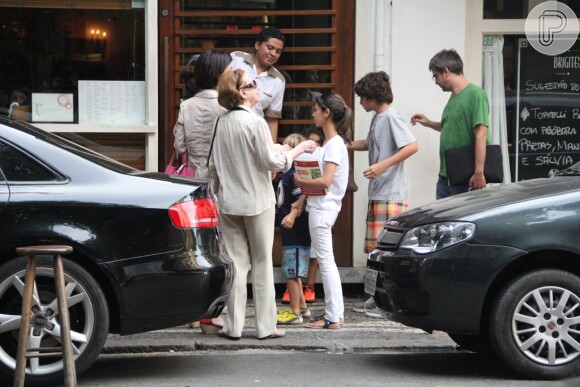 A babá das crianças também acmpanhava Fernanda Montenegro e a família