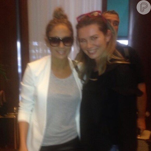 Jennifer Lopez desembarcou em São Paulo dia 11 de junho de 2014 e posou ao lado de Mirella Foric, mulher do capitão da Croácia, Darijo Srna
