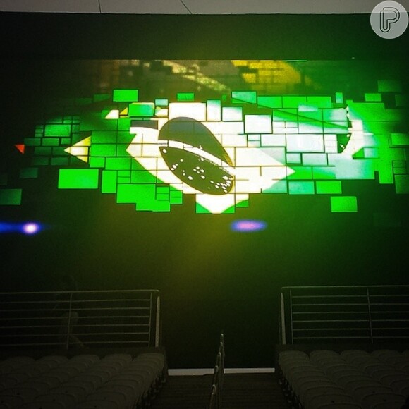 Luzes da cerimônia de abertura são testadas na Arena Corinthians, em São Paulo