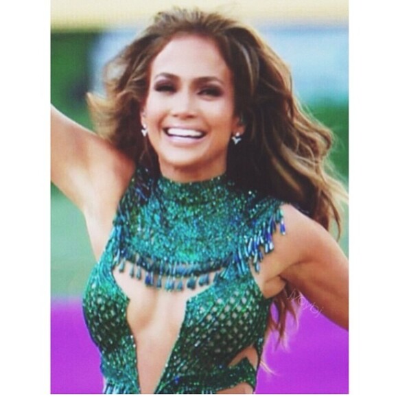 'Obrigada Brasil por me receber! Te amo Brasil!', disse Jennifer Lopez, que além de escrever em inglês fez questão de traduzir a legenda. Jennifer, no entanto, se atrapalhou com o idioma e trocou as letras 'a' e 'o', escrevendo 'abrigado' no lugar de 'obrigada'