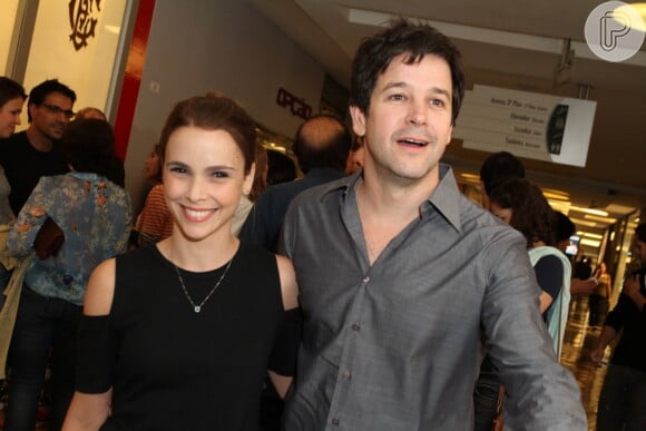 Murilo Benício e Débora Falabella vão a estreia de peça no Rio (14 de junho de 2014)
