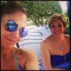 Jennifer Lopez curte dia de piscina com sua mãe, Guadalupe