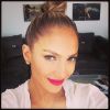 Jennifer Lopez mostra seu rosto com maquiagem
