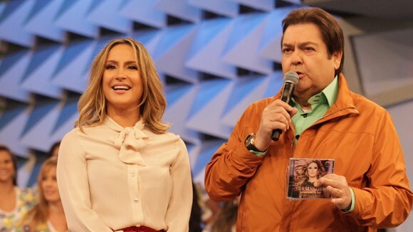Claudia Leitte nega ter dado vestido de R$ 12 mil para Jennifer Lopez no Brasil