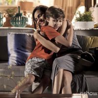 'Em Família': Marina (Tainá Müller) conquista filho de Clara com brinquedo