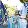Cynthia desfilou pelas ruas de Jardim Botânico com a bandeira do tradicional bloco de Carnaval Suvaco do Cristo