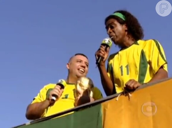 Bussunda como Ronaldo e Hélio de La Peña como Ronaldinho Gaúcho no 'Casseta & Planeta'