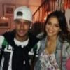 Neymar e Bruna Marquezine posam com fãs no saguão do hotel Santa Tereza, onde passaram a quarta-feira , 18 de junho de 2014