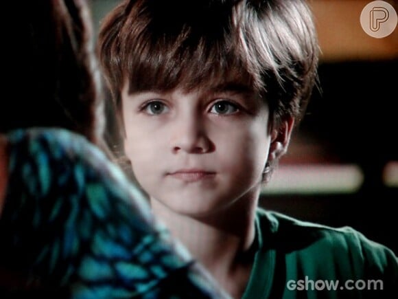 Ivan (Vitor Figueiredo) pergunta a Clara (Giovanna Antonelli) se Marina (Tainá Müller) vai ocupar o lugar de seu pai, na novela 'Em Família'