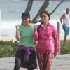 Giovanna Antonelli e Julia Lemmertz gravaram no final da tarde deste sábado, 21 de junho de 2014, cenas de suas personagens na novela 'Em Família'. Usando roupas de ginástica, as atrizes correram na orla do Recreio dos Bandeirantes, na Zona Oeste do Rio