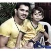 O lutador de MMA Erick Silva, apontado como novo namorado de Grazi Massafera, vibra pelo Brasil com o filho
