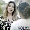Malu (Christiane Alves) instrui Alice (Érika Januza) sobre o que ela deve fazer na nova operação, em cena da novela 'Em Família'