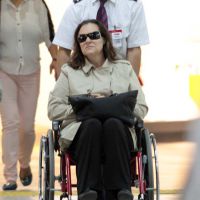 Elizabeth Savala torce o pé e usa cadeira de rodas em aeroporto: 'Não quebrou'