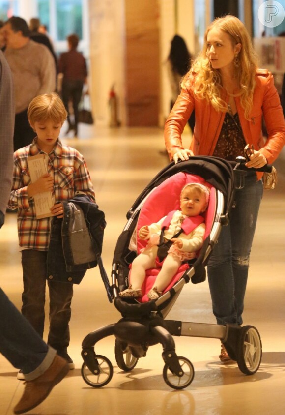 Angélica e Luciano Hulk não pretendem ter mais filhos, mas não descartam a possibilidade de adotar