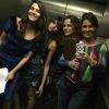 Em seu Instagram, Giovanna Antonelli publicou um clique com Tainá Müller, Agatha Moreira e Maria Eduarda de Carvalho, suas companheiras de trabalho. Com a mesma roupa com que gravaram a cena do beijo, elas posaram juntas em um elevador