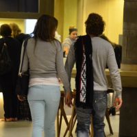 Cristiana Oliveira caminha de mãos dadas com Marcelo Horelha em shopping do Rio