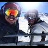 Caio Castro tira foto ao lado de amigo em estação de esqui no Chile