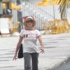 Christiane Torloni é flagrada caminhando na orla da Barra da Tijuca, no Rio