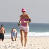 Christine Fernandes se exercitou na praia da Barra da Tijuca, nesta quinta-feira, 3 de julho de 2014