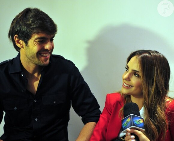A mulher do jogador, Carol Celico, acompanhou o marido durante visita aos estúdios da Tv Globo, no Rio de Janeiro