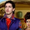 Catarina (Juliana Paes) sugere a Ferdinando (Johnny Massaro) que beije Gina (Paula Barbosa) novamente, para conquistar seu amor, em 'Meu Pedcinho de Chão'