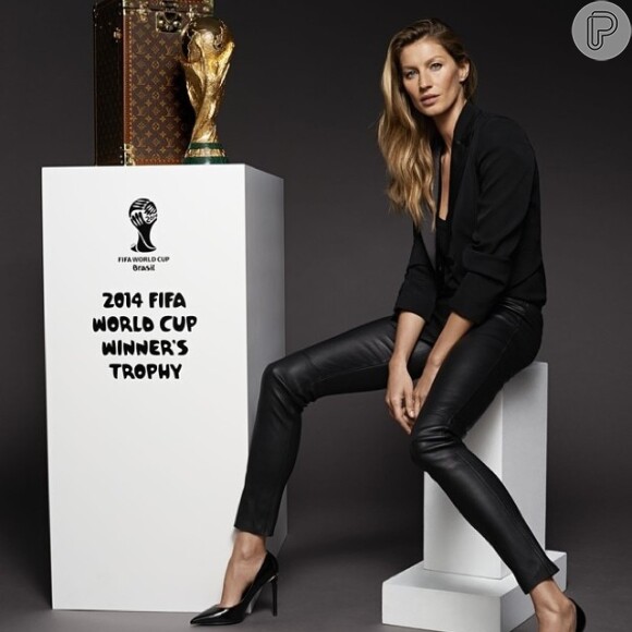 Gisele Bündchen vai transportar chave para abrir o baú que abrigará taça da Copa do Mundo; modelo virá ao Brasil para abrir o estojo ao campeão Mundial no Maracanã, no Rio de Janeiro