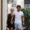 Longe da Copa, Alexandre Pato foi flagrado passeando por Milão com a namorada, Sophia Mattar