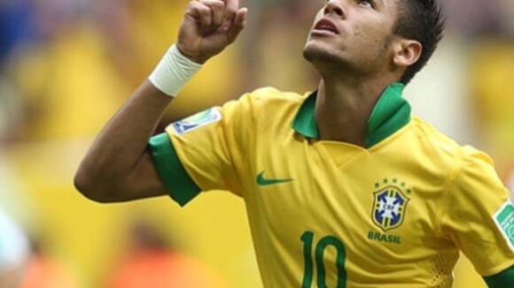 Neymar volta para Granja Comary e assistirá ao jogo da Seleção em Brasília