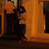 Tainá Müller é flagrada fumando e bebendo vinho na frente de restaurante no Leblon, Zona Sul do Rio
