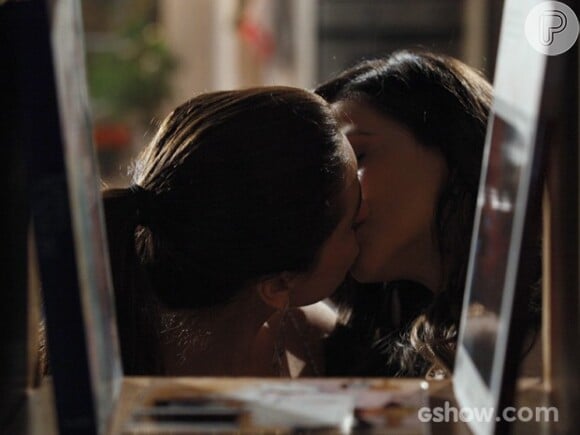 Clara (Giovanna Antonelli) e Marina (Tainá Müller) vão se beijar mais uma vez em cena de 'Em Família' que vai ao ar nesta quinta-feira, 10 de julho de 2014