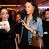 'Fique atrás que nem fã', declarou Anitta sobre tietar Rihanna no Rio