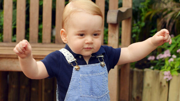 Filho de Kate Middleton, príncipe George dá os primeiros passos